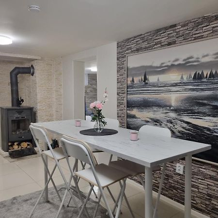 Apartamento Moonlight - Trevlig Kallarlagenhet Broby Exterior foto