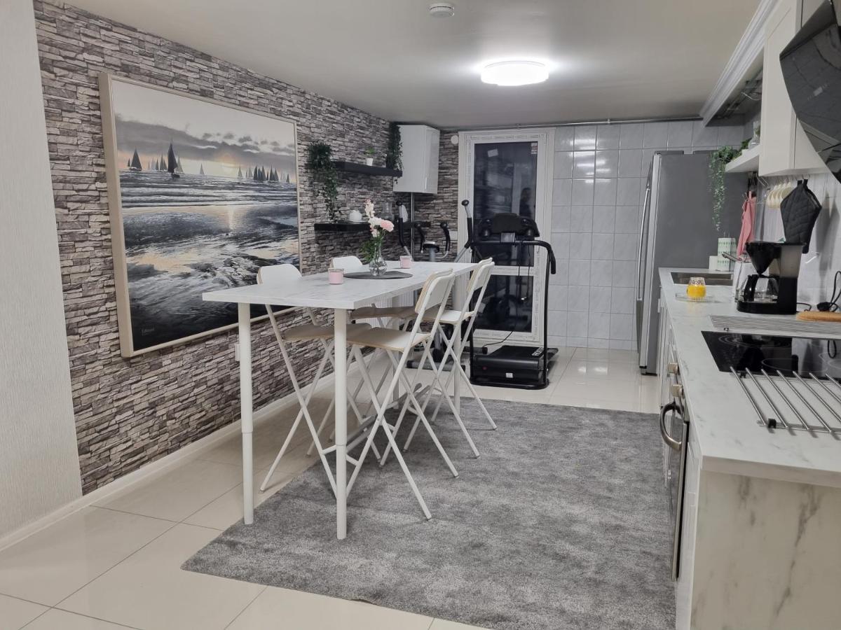 Apartamento Moonlight - Trevlig Kallarlagenhet Broby Exterior foto